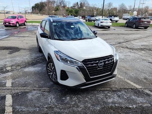 Aspen White / Super Black 2023 Nissan Kicks SV