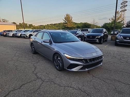 Metal 2025 Hyundai ELANTRA Limited