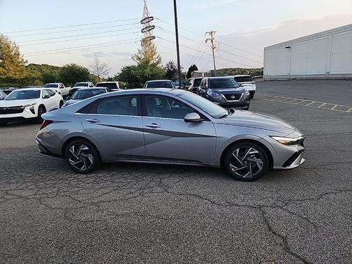 Metal 2025 Hyundai ELANTRA Limited