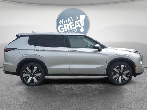 Alloy Silver 2026 Mitsubishi Outlander SE