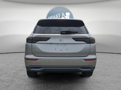 Alloy Silver 2026 Mitsubishi Outlander SE