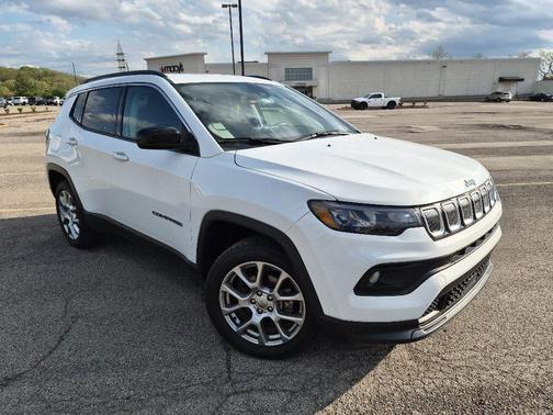 Bright White Clearcoat 2022 Jeep Compass Latitude Lux
