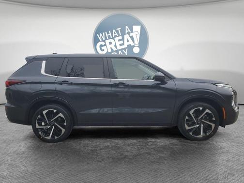 Graphite Gray 2024 Mitsubishi Outlander SE