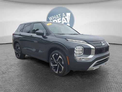 Graphite Gray 2024 Mitsubishi Outlander SE