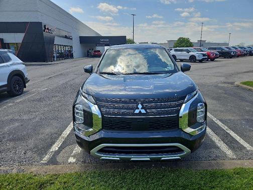 Graphite Gray 2024 Mitsubishi Outlander SE