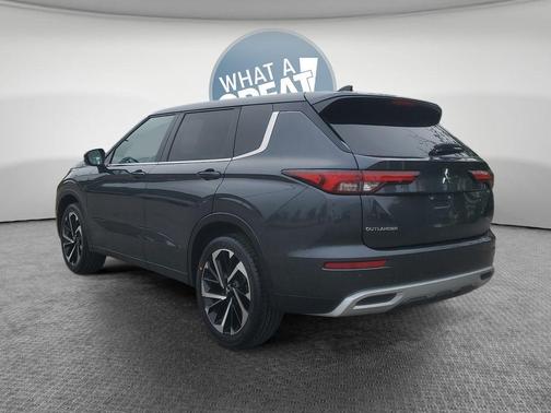 Graphite Gray 2024 Mitsubishi Outlander SE