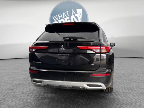 Black Diamond 2023 Mitsubishi Outlander SE