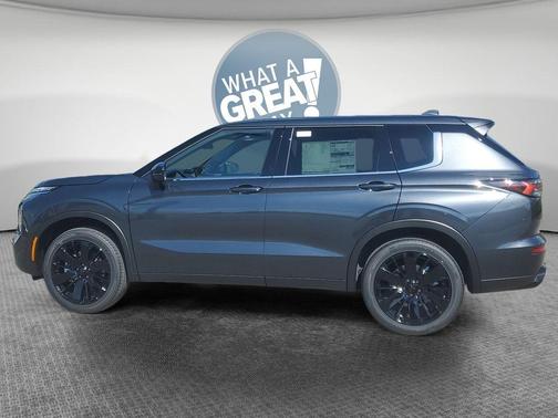 Graphite Gray 2026 Mitsubishi Outlander LE