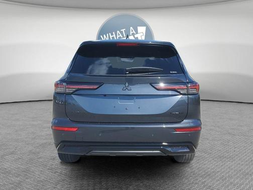 Graphite Gray 2026 Mitsubishi Outlander LE