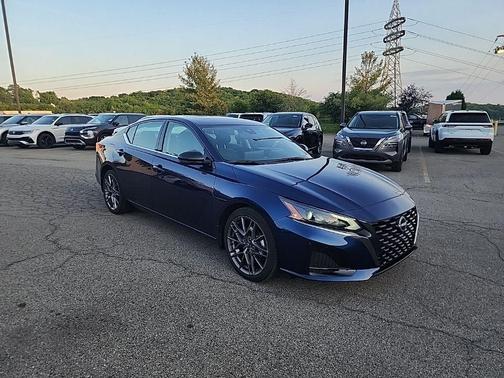 Deep Blue Pearl 2023 Nissan Altima 2.0 SR
