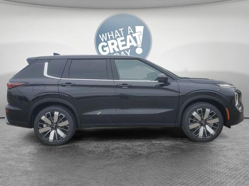 Black Diamond 2026 Mitsubishi Outlander SE