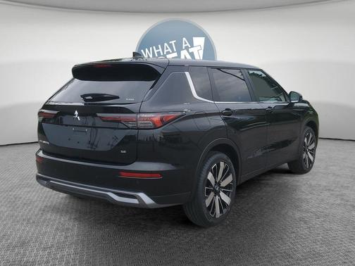 Black Diamond 2026 Mitsubishi Outlander SE