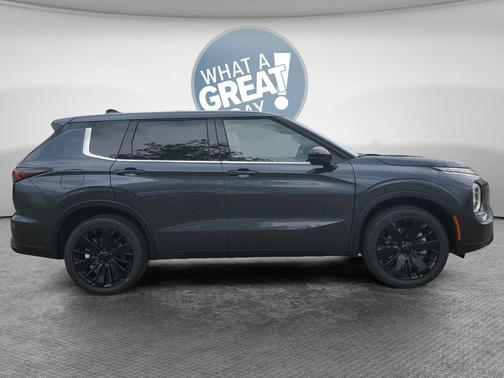 Graphite Gray 2026 Mitsubishi Outlander LE