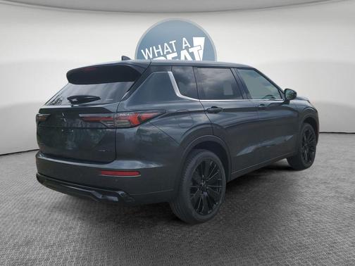 Graphite Gray 2026 Mitsubishi Outlander LE