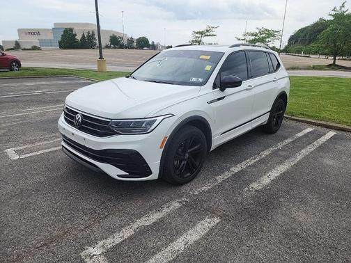 Opal White Pearl Effect 2024 Volkswagen Tiguan 2.0T SE R-Line Black