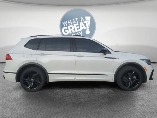 Opal White Pearl Effect 2024 Volkswagen Tiguan 2.0T SE R-Line Black