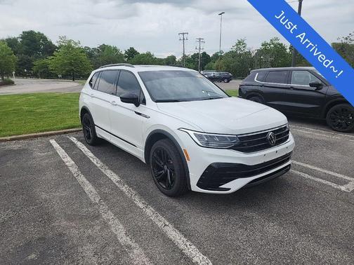 Opal White Pearl Effect 2024 Volkswagen Tiguan 2.0T SE R-Line Black