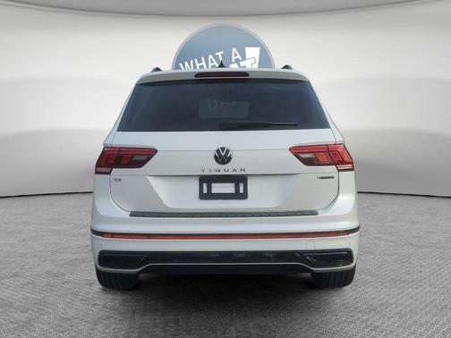 Opal White Pearl Effect 2024 Volkswagen Tiguan 2.0T SE R-Line Black