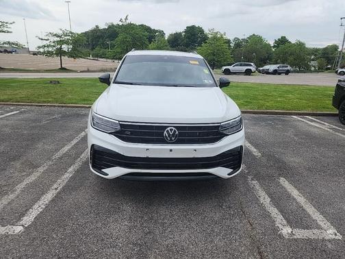 Opal White Pearl Effect 2024 Volkswagen Tiguan 2.0T SE R-Line Black
