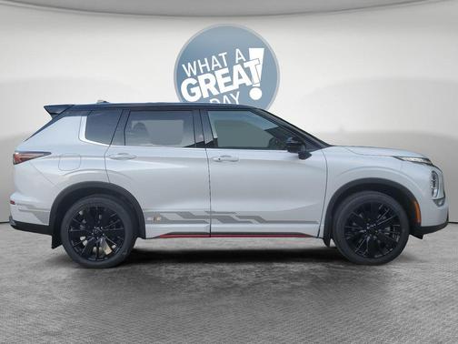 White Diamond / Black 2026 Mitsubishi Outlander Ralliart