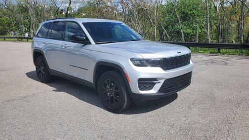 Silver Zynith 2025 Jeep Grand Cherokee Laredo