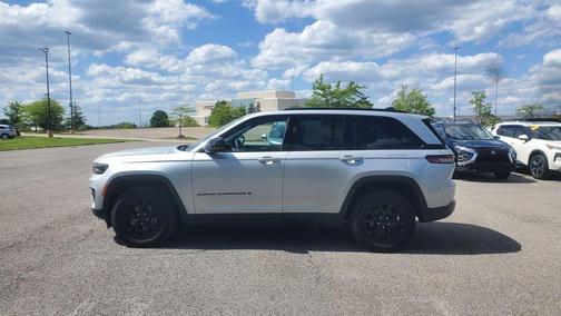 Silver Zynith 2025 Jeep Grand Cherokee Laredo