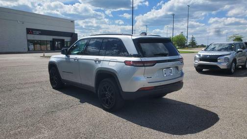 Silver Zynith 2025 Jeep Grand Cherokee Laredo