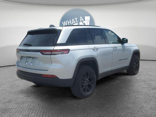Silver Zynith 2025 Jeep Grand Cherokee Laredo