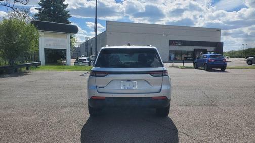 Silver Zynith 2025 Jeep Grand Cherokee Laredo
