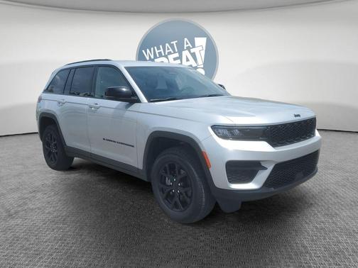 Silver Zynith 2025 Jeep Grand Cherokee Laredo