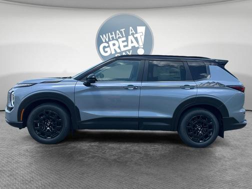 Moonstone Gray Metallic 2026 Mitsubishi Outlander Trail Edition