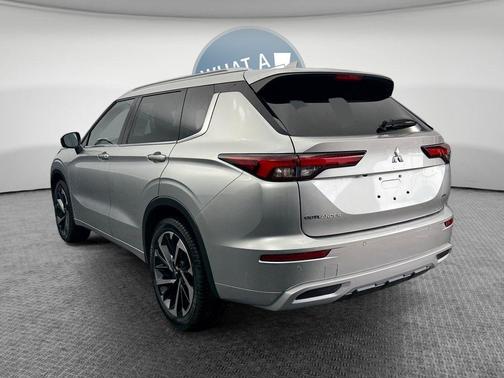 Silver 2023 Mitsubishi Outlander SEL