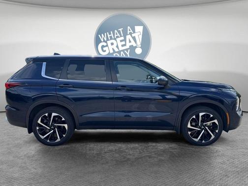 Cosmic Blue Metallic 2022 Mitsubishi Outlander SE