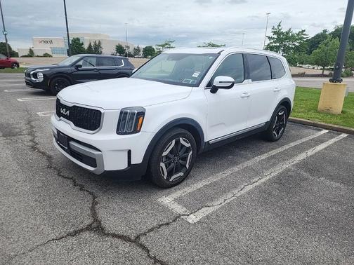 Glacial White Pearl 2023 Kia Telluride EX
