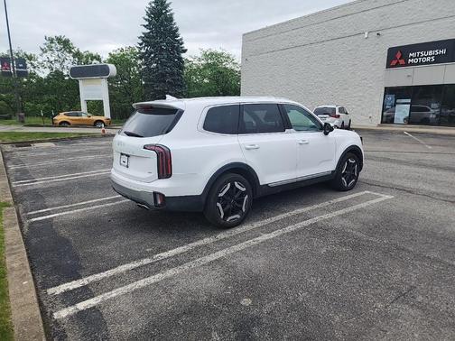 Glacial White Pearl 2023 Kia Telluride EX