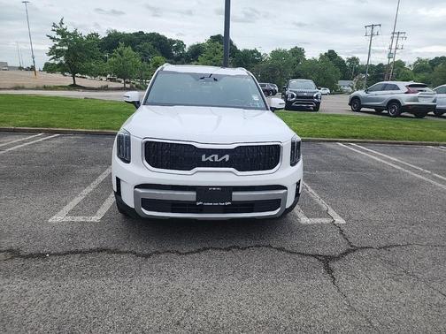 Glacial White Pearl 2023 Kia Telluride EX