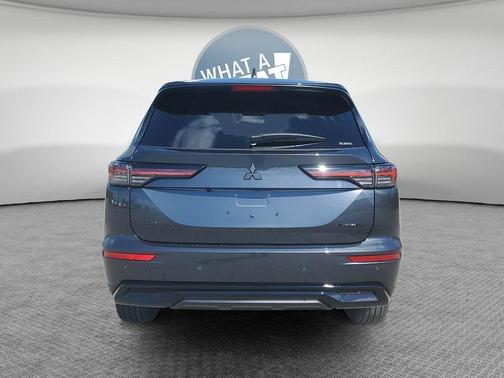 Graphite Gray 2026 Mitsubishi Outlander LE