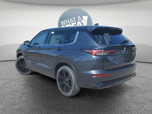Graphite Gray 2026 Mitsubishi Outlander LE