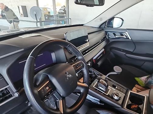 2022 Mitsubishi Outlander SE