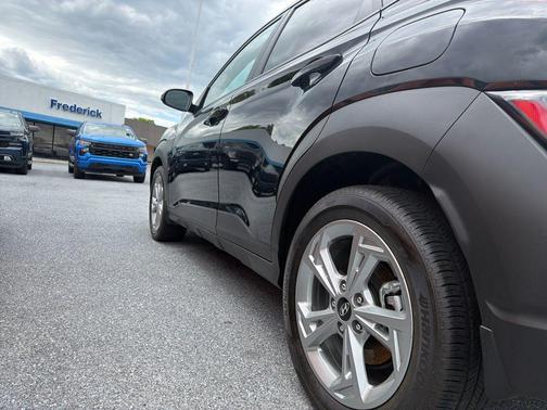 Abyss Black Pearl 2023 Hyundai KONA SEL