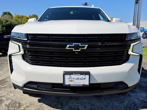 Summit White 2023 Chevrolet Suburban RST