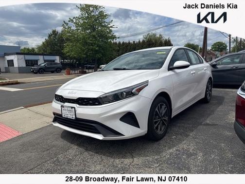 Snow White Pearl 2023 Kia Forte LXS