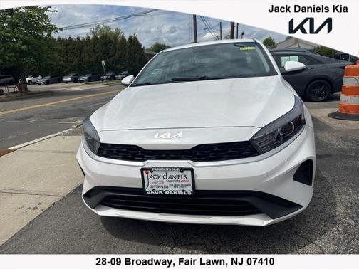 Snow White Pearl 2023 Kia Forte LXS