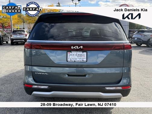 2024 Kia Carnival EX