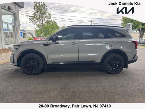 Gray 2022 Kia Sorento SX