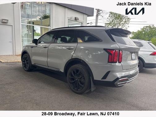 Gray 2022 Kia Sorento SX