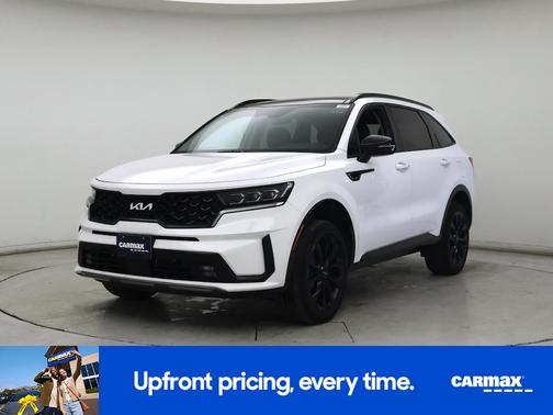 White 2023 Kia Sorento SX