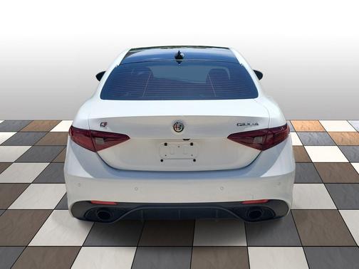 Alfa White 2023 Alfa Romeo Giulia Veloce RWD