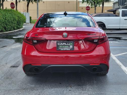 Alfa Rosso 2023 Alfa Romeo Giulia Estrema AWD