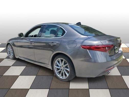 2021 Alfa Romeo Giulia Base